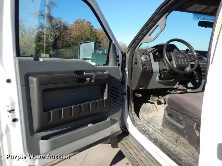 image for item DJ8131 2012 Ford F550 Super Duty  Crew Cab flatbed truck