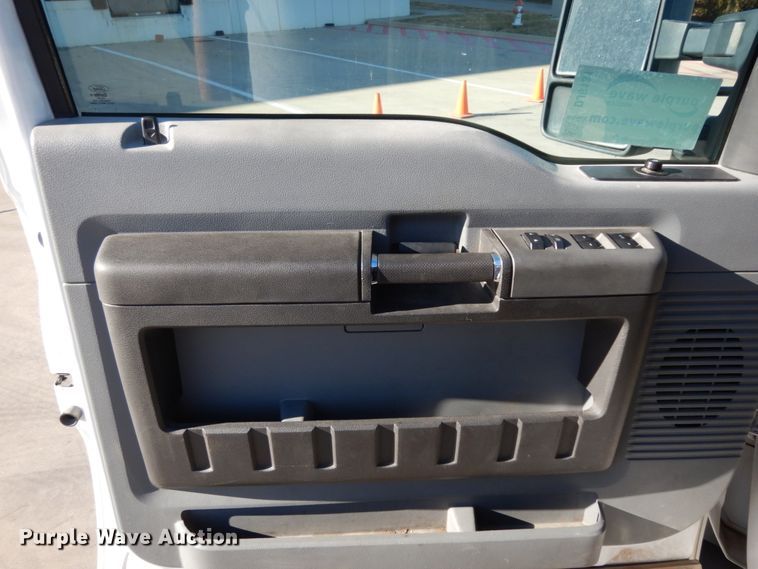 image for item DJ8131 2012 Ford F550 Super Duty  Crew Cab flatbed truck