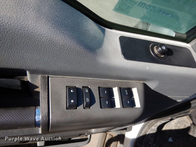 image for item DJ8131 2012 Ford F550 Super Duty  Crew Cab flatbed truck