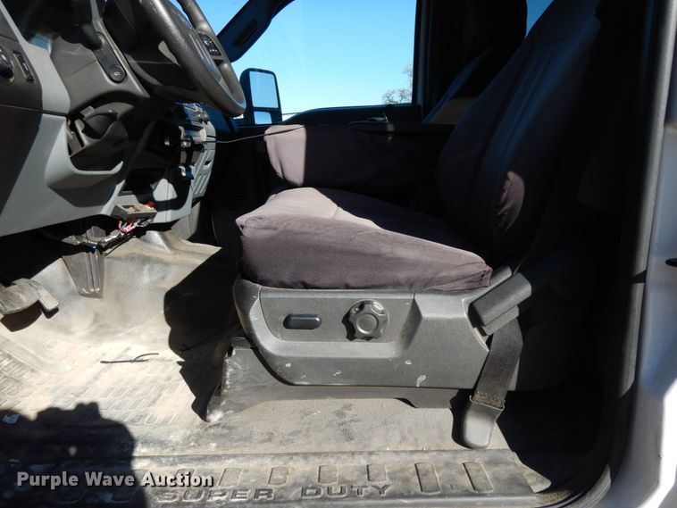 image for item DJ8131 2012 Ford F550 Super Duty  Crew Cab flatbed truck