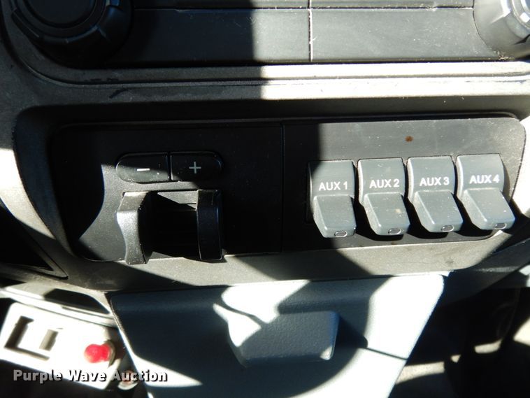 image for item DJ8131 2012 Ford F550 Super Duty  Crew Cab flatbed truck