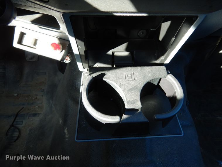 image for item DJ8131 2012 Ford F550 Super Duty  Crew Cab flatbed truck