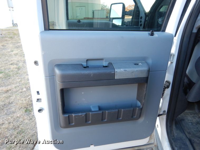 image for item DJ8131 2012 Ford F550 Super Duty  Crew Cab flatbed truck