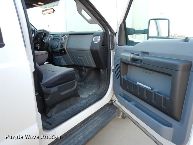 image for item DJ8131 2012 Ford F550 Super Duty  Crew Cab flatbed truck