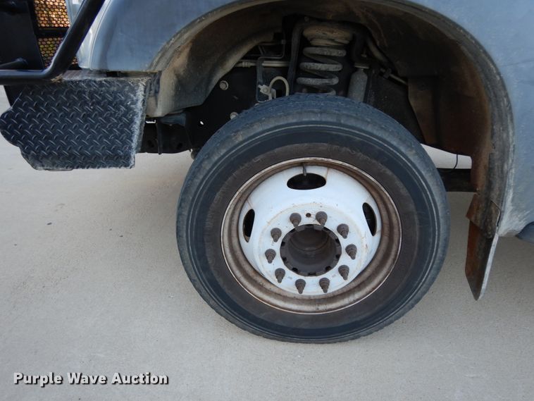 image for item DJ8131 2012 Ford F550 Super Duty  Crew Cab flatbed truck