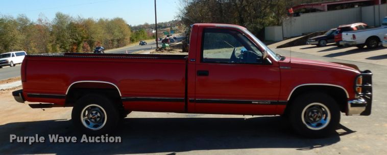 image for item DJ8133 1992 GMC C1500  pickup truck