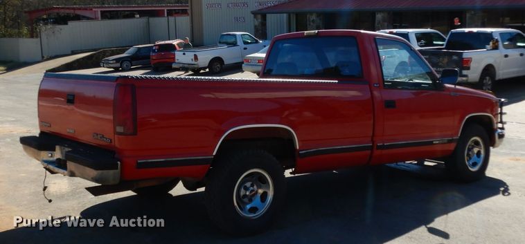 image for item DJ8133 1992 GMC C1500  pickup truck