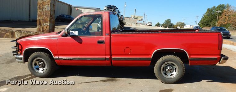 image for item DJ8133 1992 GMC C1500  pickup truck