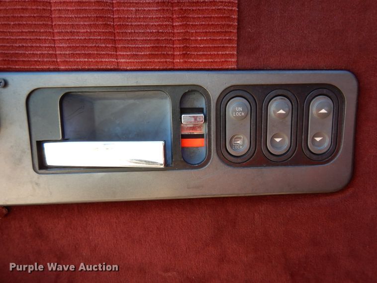 image for item DJ8133 1992 GMC C1500  pickup truck