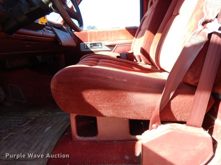 image for item DJ8133 1992 GMC C1500  pickup truck