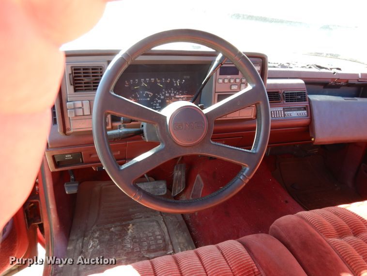 image for item DJ8133 1992 GMC C1500  pickup truck