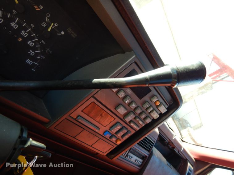 image for item DJ8133 1992 GMC C1500  pickup truck