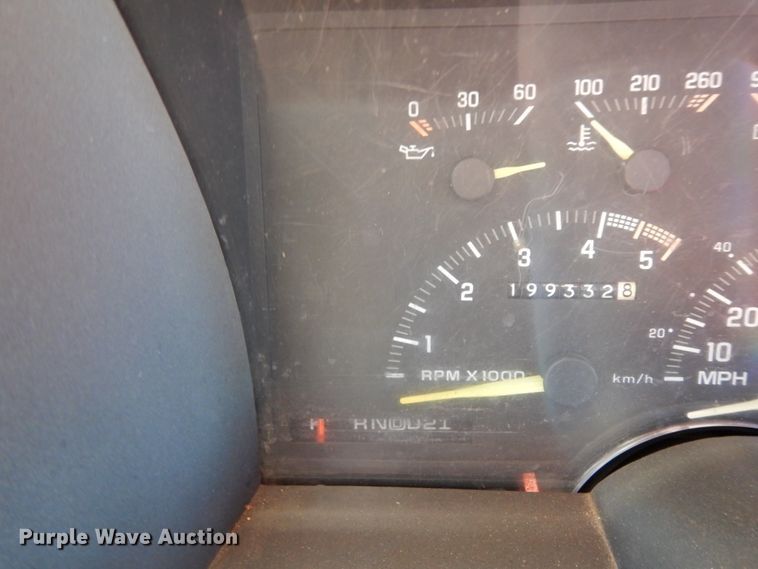 image for item DJ8133 1992 GMC C1500  pickup truck