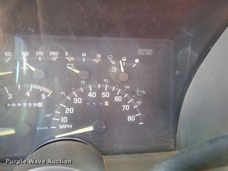 image for item DJ8133 1992 GMC C1500  pickup truck