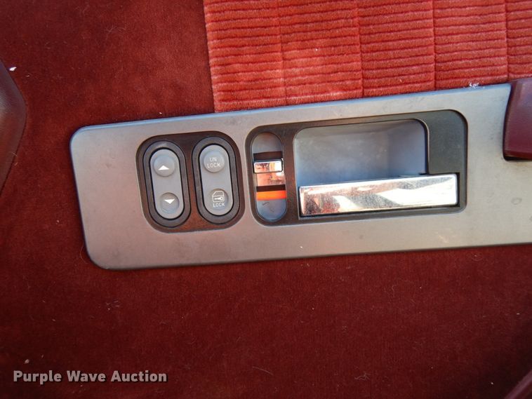 image for item DJ8133 1992 GMC C1500  pickup truck