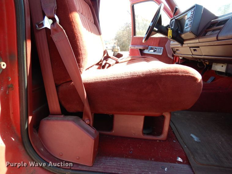 image for item DJ8133 1992 GMC C1500  pickup truck