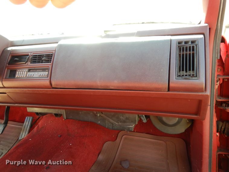 image for item DJ8133 1992 GMC C1500  pickup truck