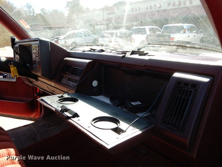 image for item DJ8133 1992 GMC C1500  pickup truck