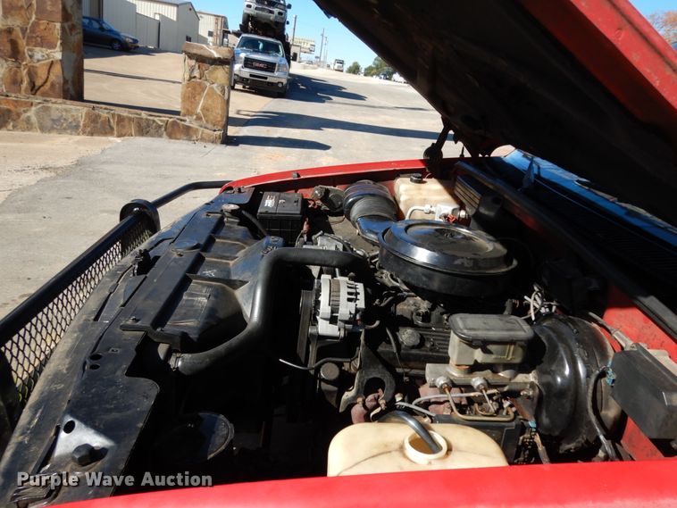 image for item DJ8133 1992 GMC C1500  pickup truck