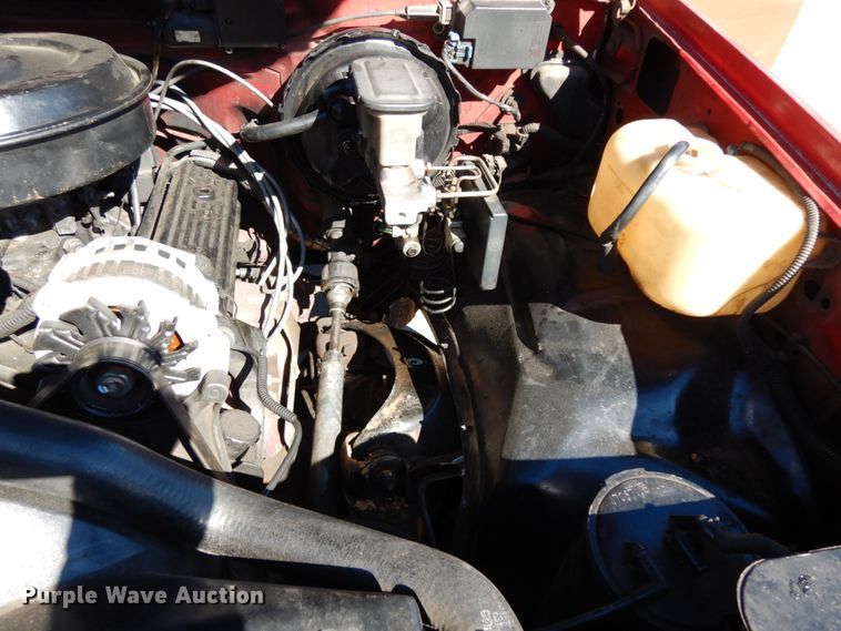 image for item DJ8133 1992 GMC C1500  pickup truck