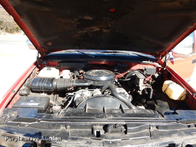 image for item DJ8133 1992 GMC C1500  pickup truck