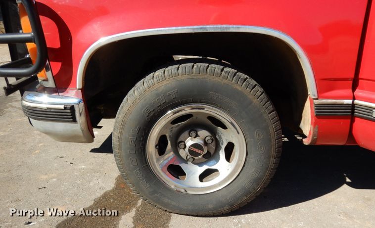 image for item DJ8133 1992 GMC C1500  pickup truck