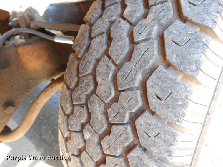 image for item DJ8133 1992 GMC C1500  pickup truck