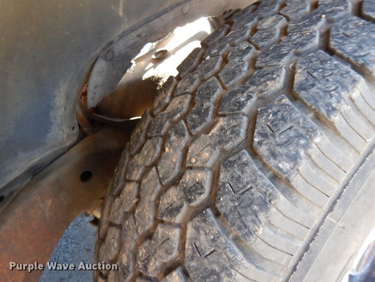 image for item DJ8133 1992 GMC C1500  pickup truck