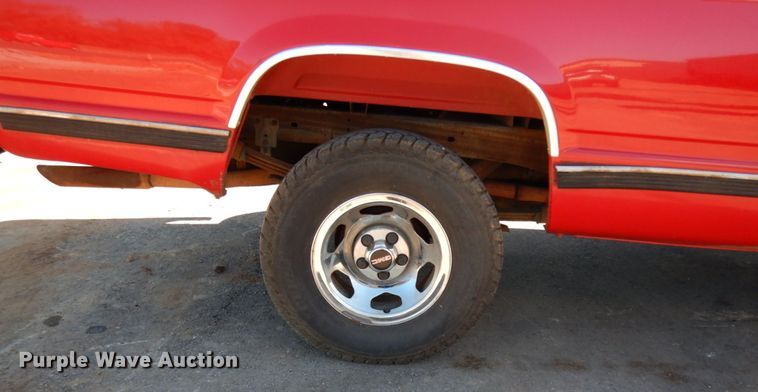 image for item DJ8133 1992 GMC C1500  pickup truck