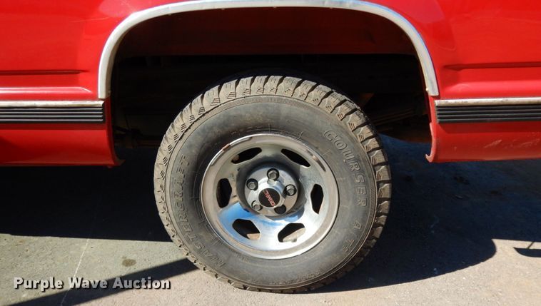 image for item DJ8133 1992 GMC C1500  pickup truck