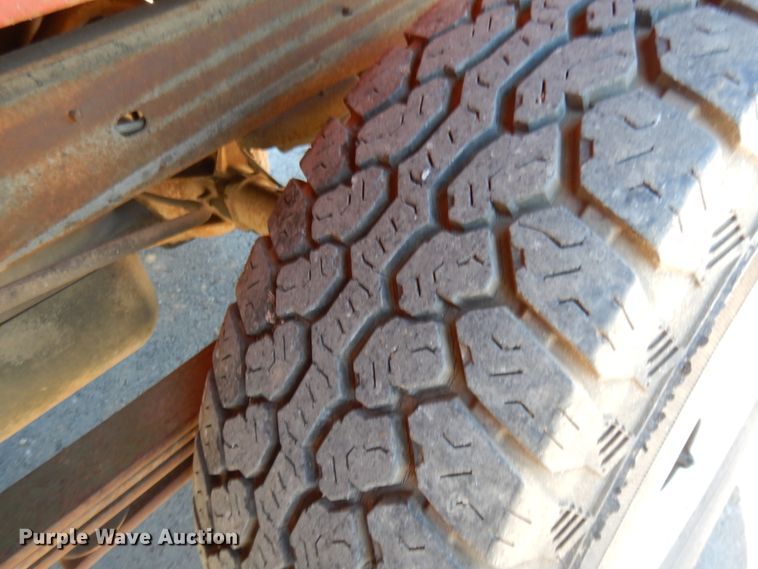 image for item DJ8133 1992 GMC C1500  pickup truck