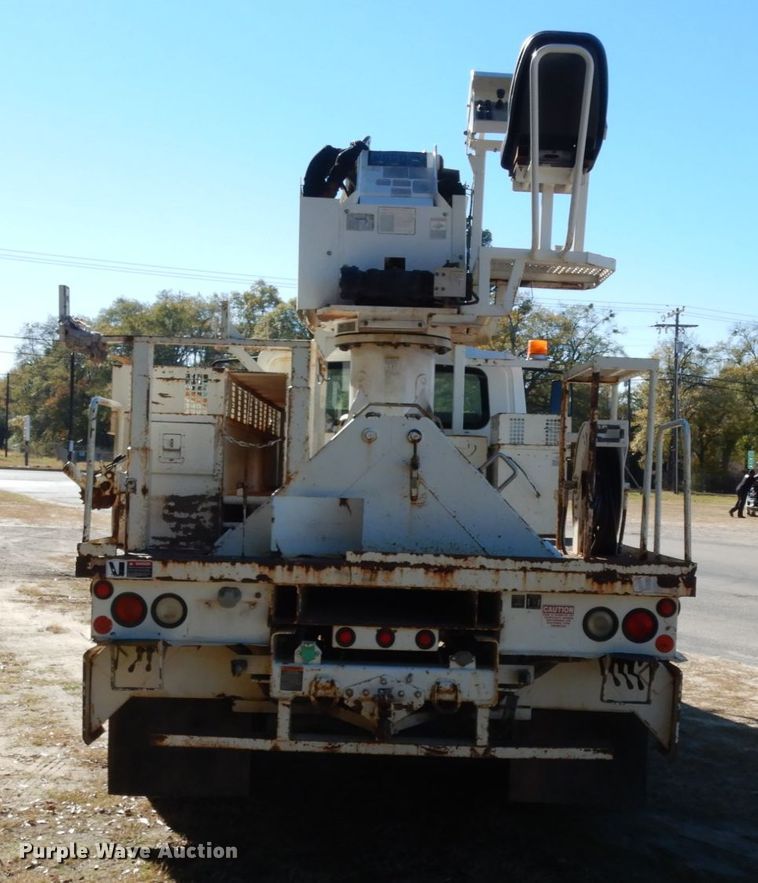 image for item DJ8134 2005 International 4300  digger derrick truck