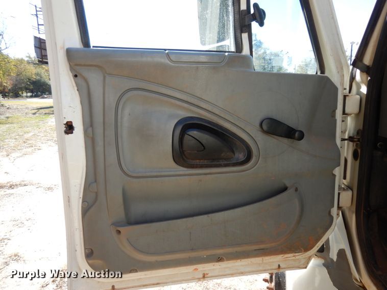 image for item DJ8134 2005 International 4300  digger derrick truck