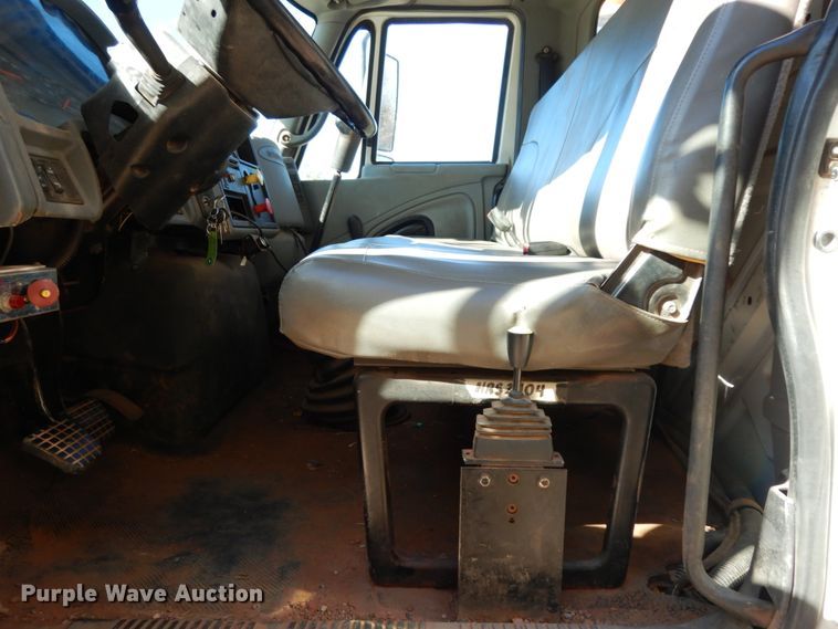 image for item DJ8134 2005 International 4300  digger derrick truck