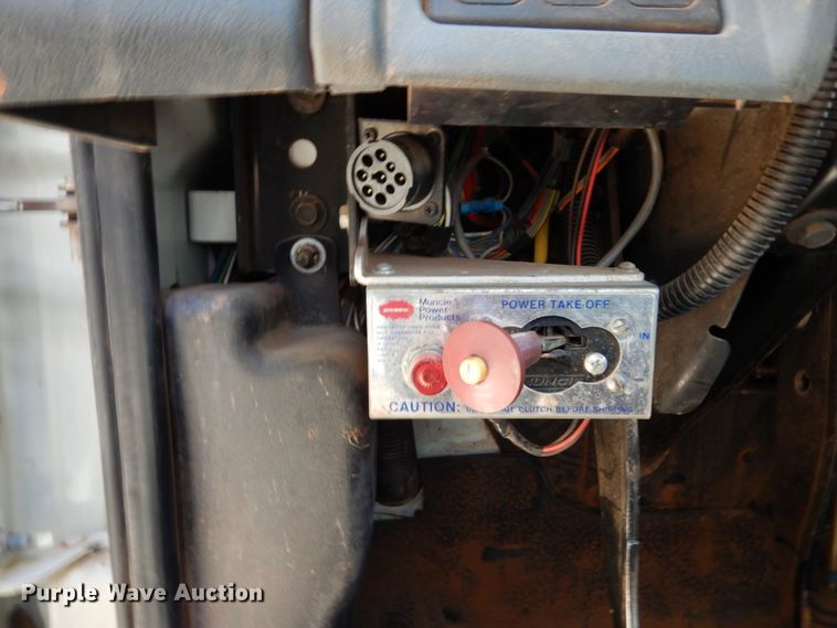 image for item DJ8134 2005 International 4300  digger derrick truck