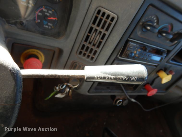 image for item DJ8134 2005 International 4300  digger derrick truck