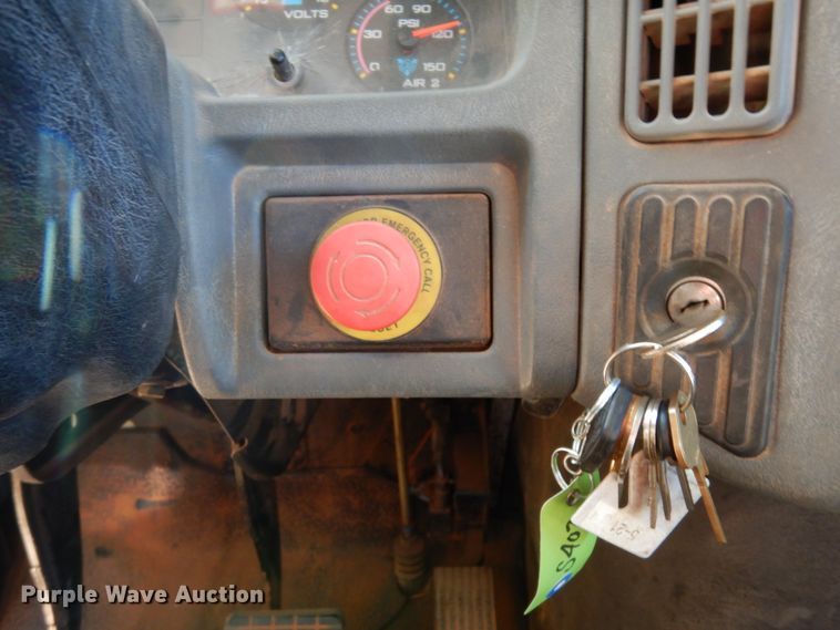 image for item DJ8134 2005 International 4300  digger derrick truck