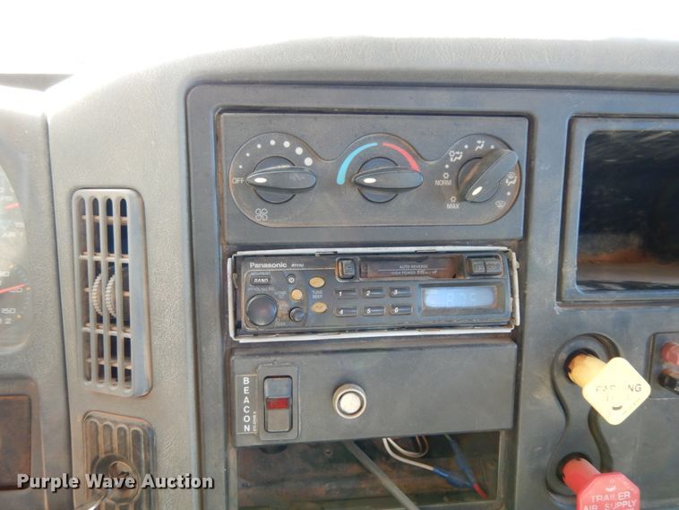 image for item DJ8134 2005 International 4300  digger derrick truck