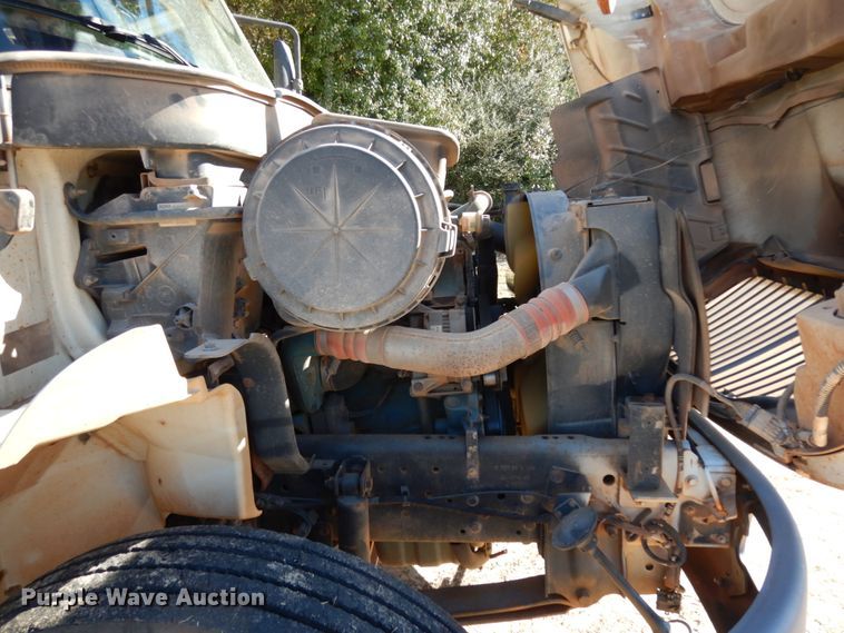 image for item DJ8134 2005 International 4300  digger derrick truck