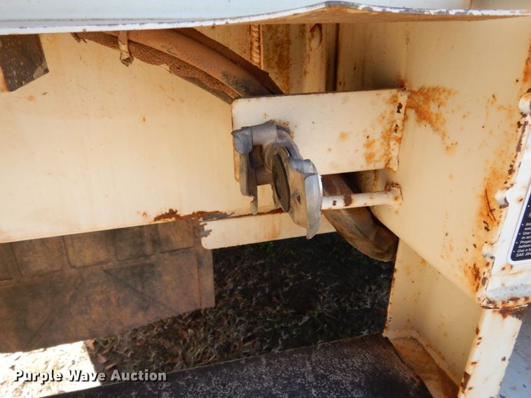 image for item DJ8134 2005 International 4300  digger derrick truck