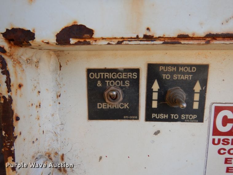 image for item DJ8134 2005 International 4300  digger derrick truck