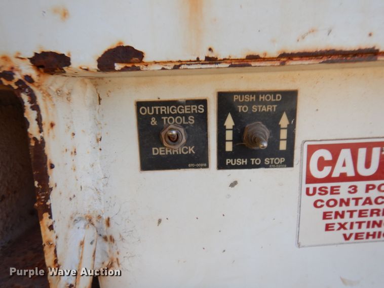 image for item DJ8134 2005 International 4300  digger derrick truck