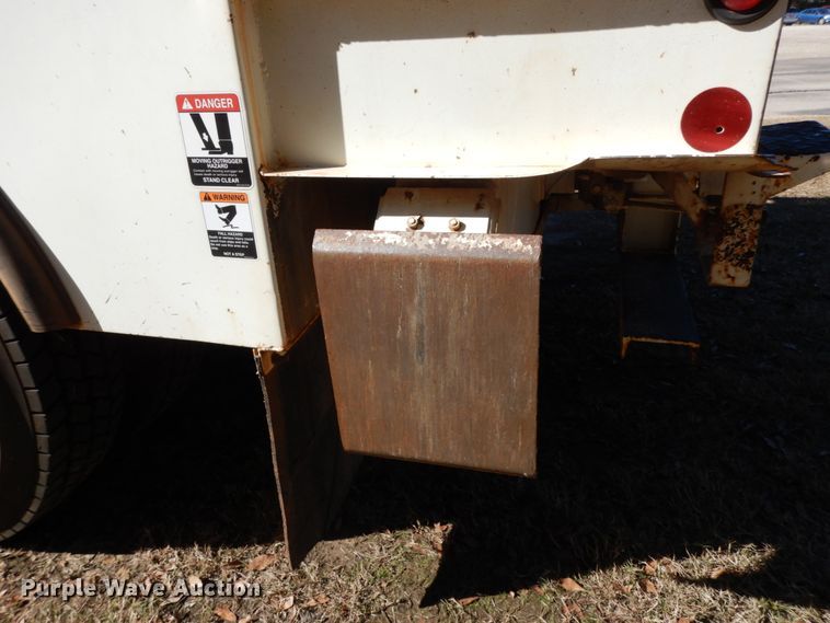 image for item DJ8134 2005 International 4300  digger derrick truck