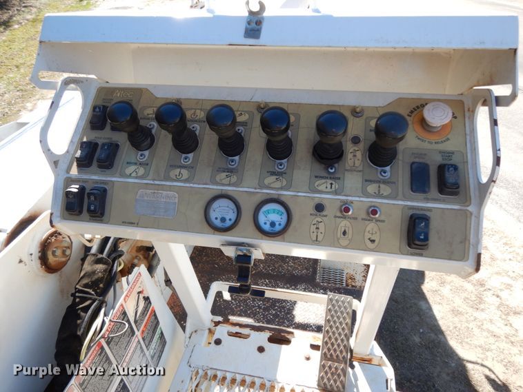 image for item DJ8134 2005 International 4300  digger derrick truck