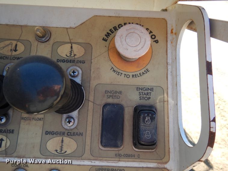 image for item DJ8134 2005 International 4300  digger derrick truck