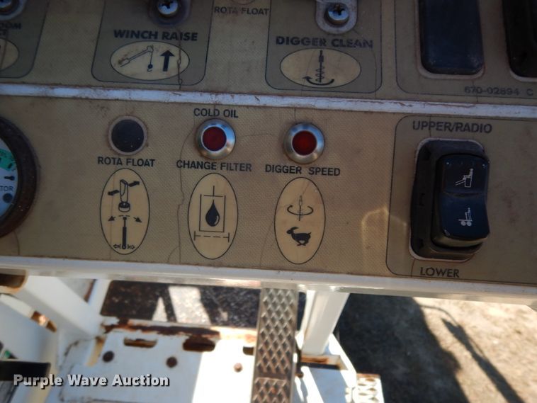 image for item DJ8134 2005 International 4300  digger derrick truck