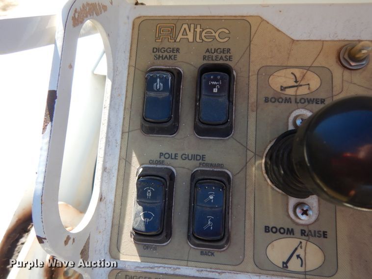 image for item DJ8134 2005 International 4300  digger derrick truck