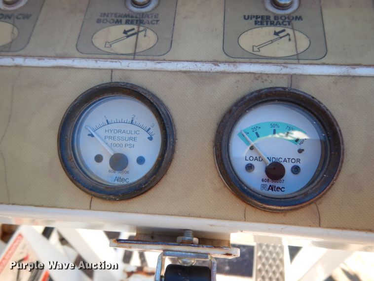 image for item DJ8134 2005 International 4300  digger derrick truck