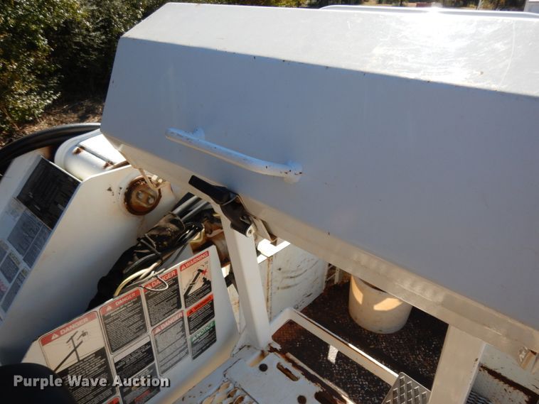 image for item DJ8134 2005 International 4300  digger derrick truck