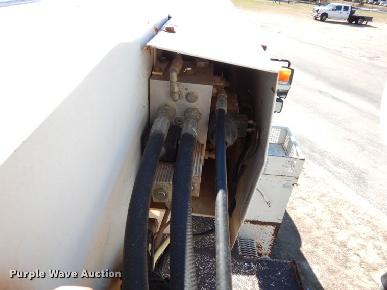 image for item DJ8134 2005 International 4300  digger derrick truck